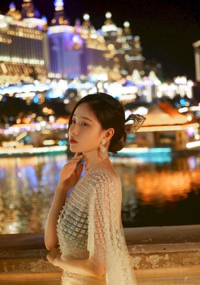 欧美吻戏超燃片段露腰_在线完整观看
